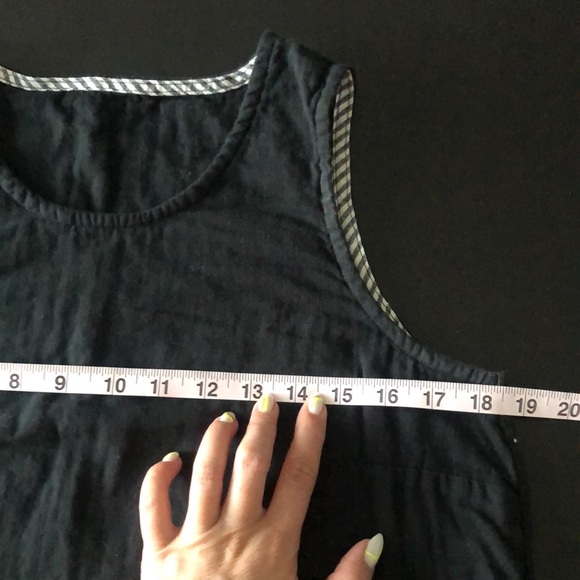 Swingy Cropped Black Gauze Tank Top - Picture 10 of 11